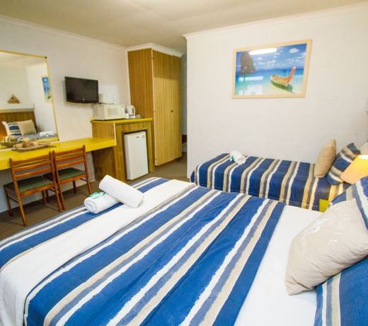Boyne Island Motel and Villas