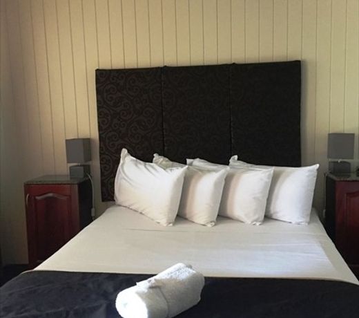 Country Plaza Motor Inn