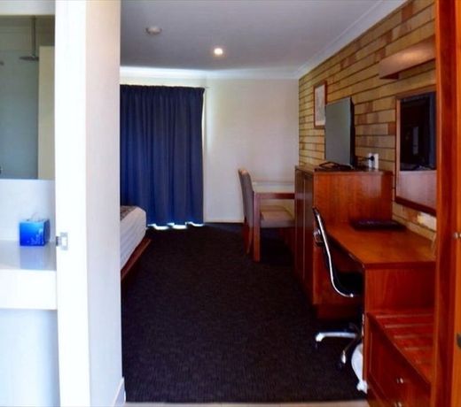 Western Heritage Motor Inn