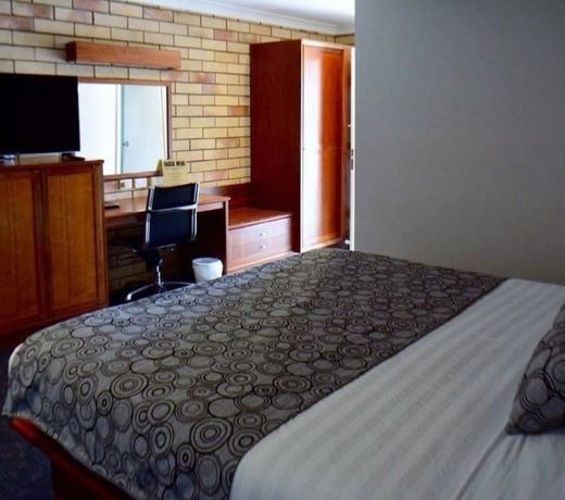Western Heritage Motor Inn