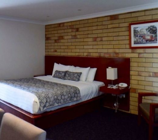 Western Heritage Motor Inn