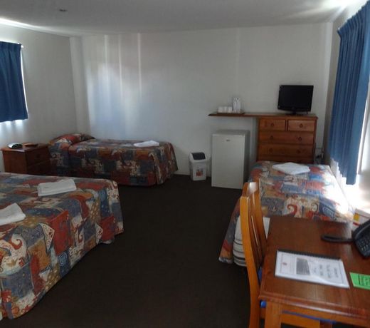 Jolly Collier Hotel Motel