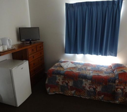 Jolly Collier Hotel Motel
