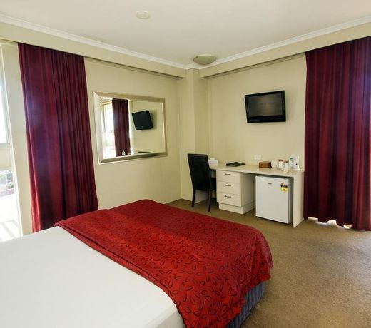 Isa Hotel