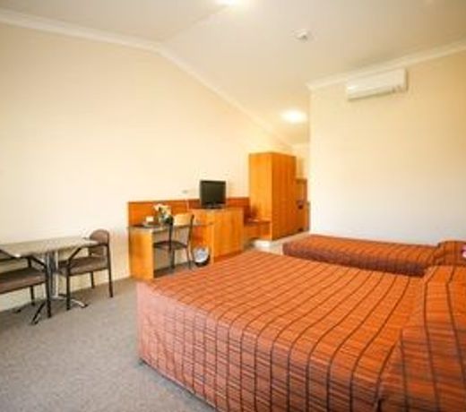 Roma Explorers Inn