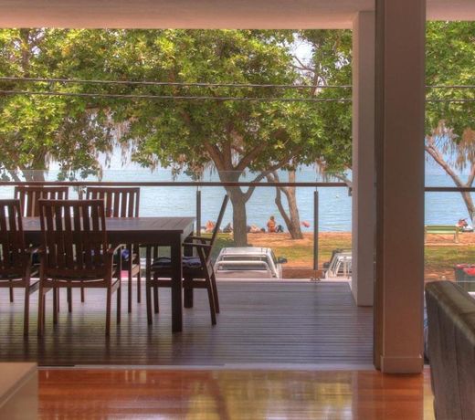 Maggies Beachfront Apartment 10