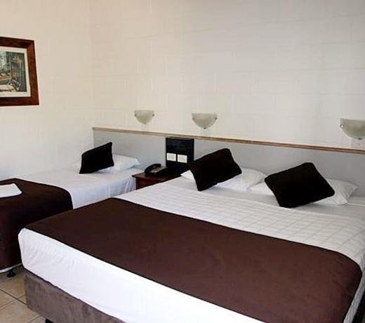 Colonial Rose Motel