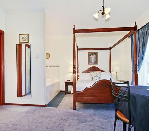 Wine and Roses Bed and Breakfast