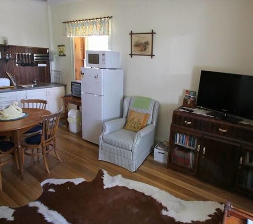 Christopher Hall's Colonial Accommodation
