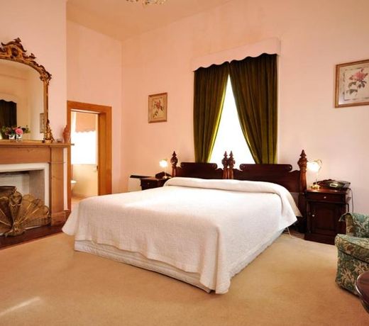 The Racecourse Inn