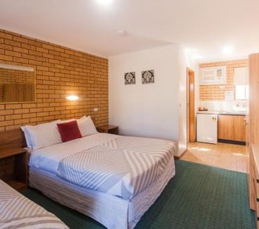 Lake Mulwala Hotel