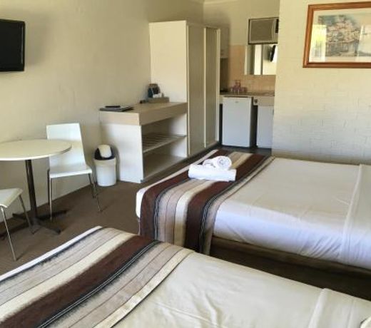 Capricorn Motor Inn