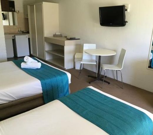 Capricorn Motor Inn