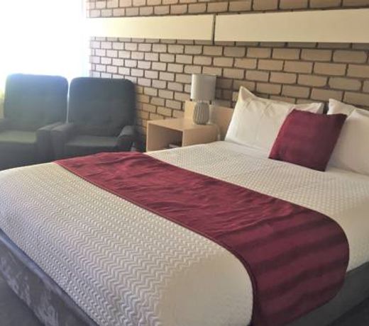 Tudor House Motel