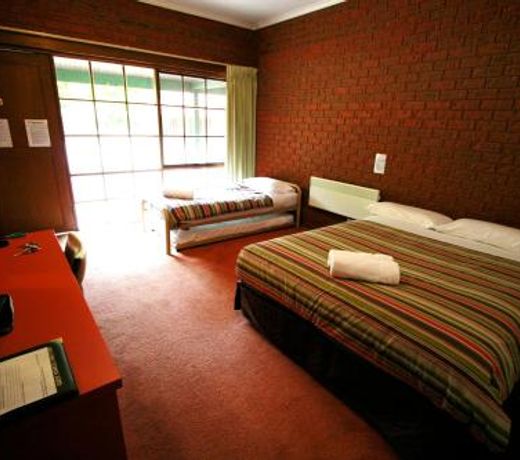 The Harrietville Snowline Hotel