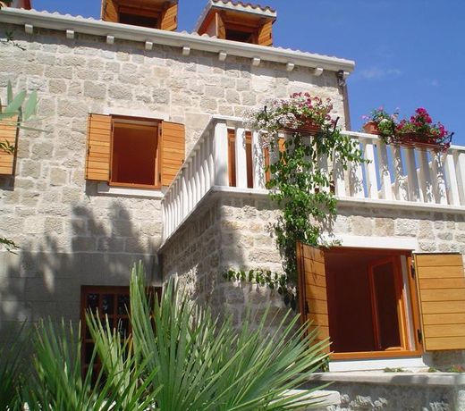 VILLA STONE FLOWER APARTMENTS