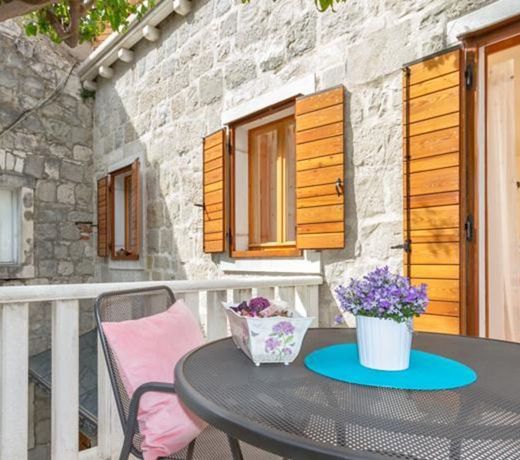 VILLA STONE FLOWER APARTMENTS