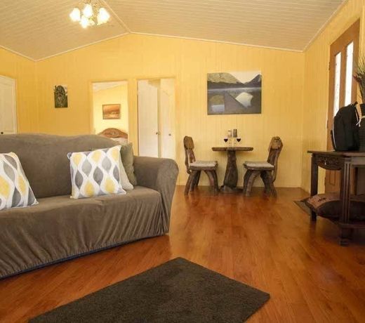 Lee Farm Stay Cottages