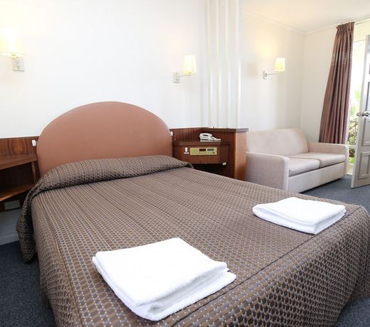 Sandors Motor Inn