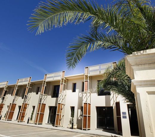 Aquarius Apartments and Cabins