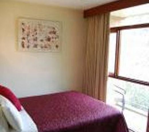 PARADE INN PARKVILLE