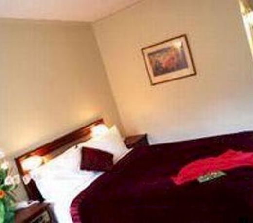 PARADE INN PARKVILLE
