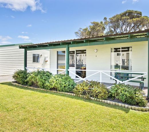 Acclaim Rose Gardens Beachside Holiday Park