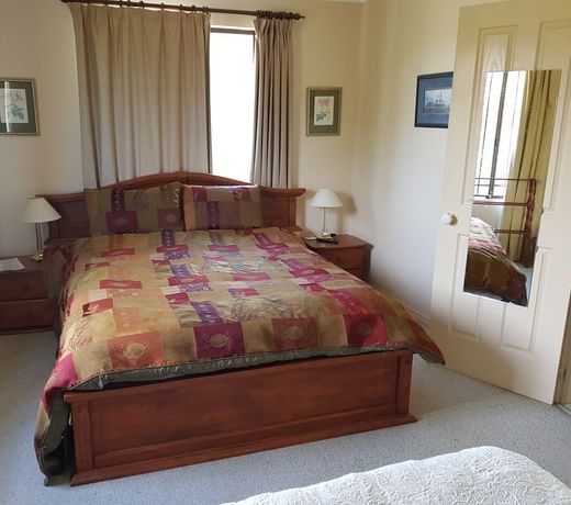 Albany's Big Grove Bed & Breakfast