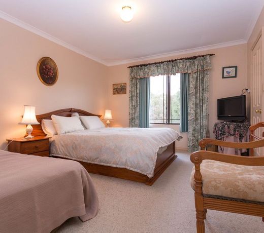 Albany's Big Grove Bed & Breakfast