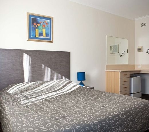 Westside Motor Inn