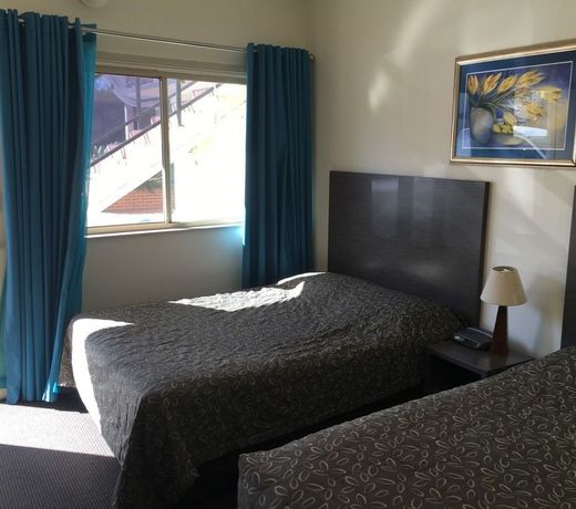 Westside Motor Inn
