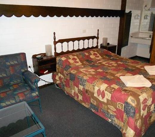 Bordertown Motel