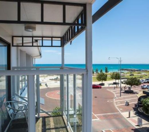 Ocean Centre Hotel