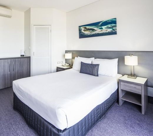 Ocean Centre Hotel