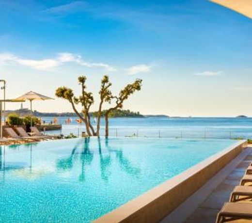 Maistra Select Amarin Resort