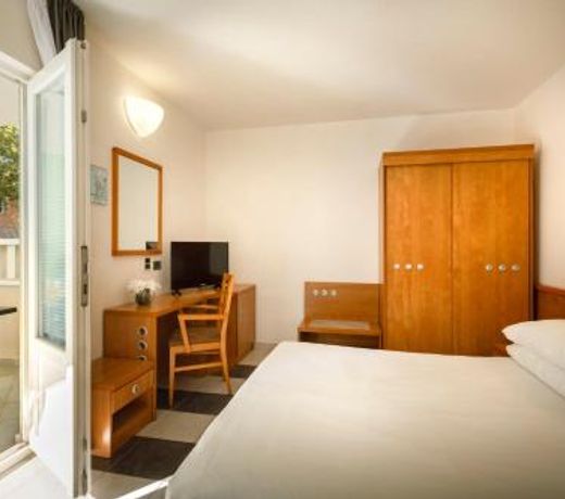 Maistra Select Amarin Resort