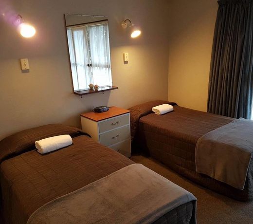 Camberley Court Motel