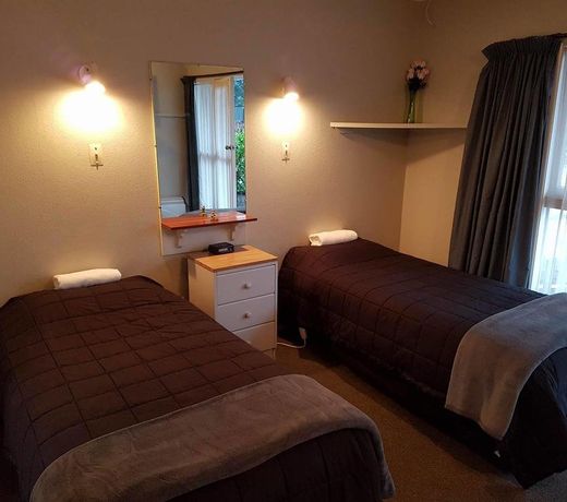 Camberley Court Motel