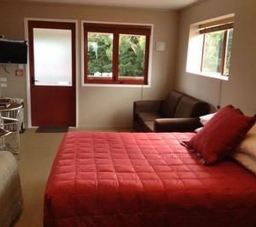 Canoe Safaris Lodge