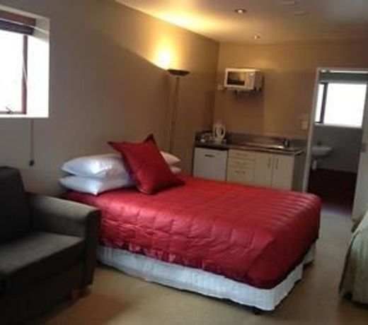 Canoe Safaris Lodge