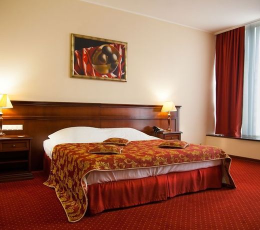 Red Royal Hotel