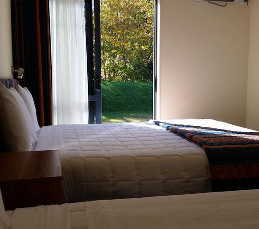 The Peaks Motor Inn