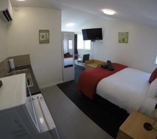 Colonial Village Motel