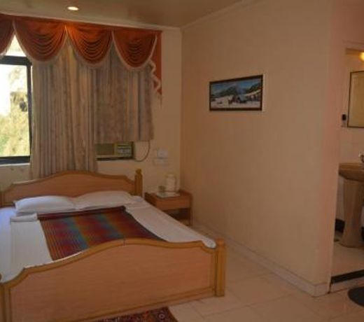 Hotel Poonam