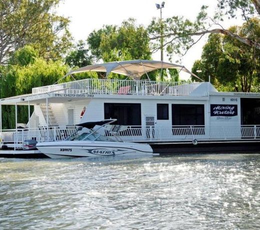 Boats and Bedzzz Houseboat Stays