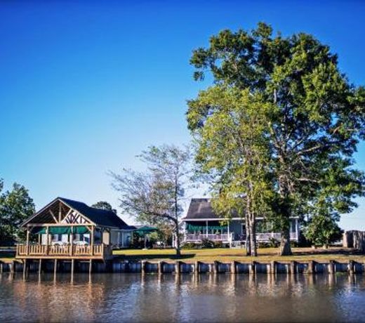 A Chateau on the Bayou Bed & Breakfast