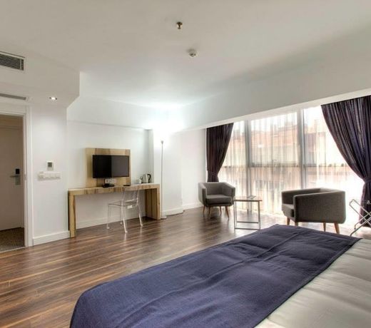 En Otel Karaca