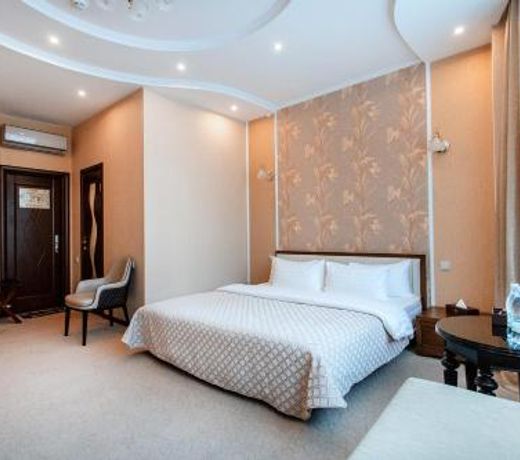 Tom Hotel