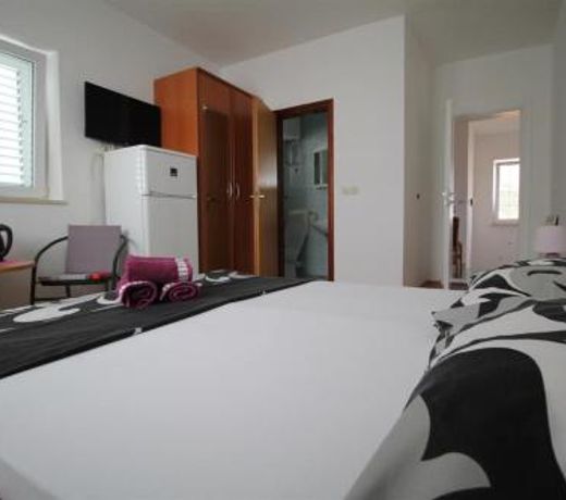 Private Accommodation Carevic