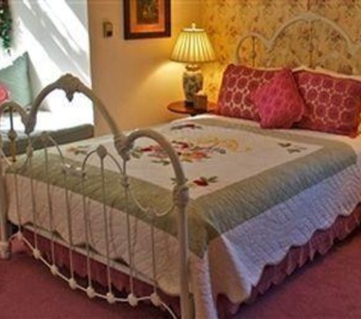 Romantic RiverSong Inn